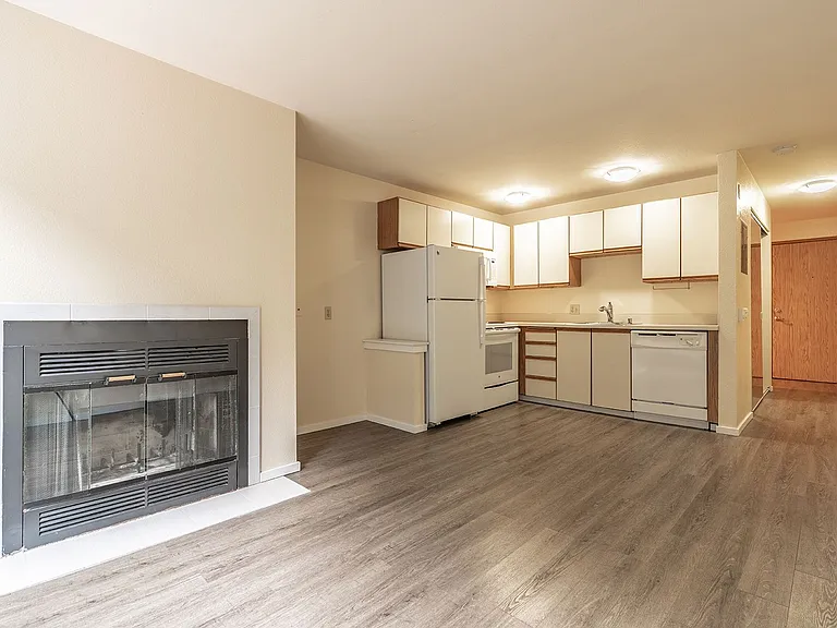Francis Ave Apartments — Photo 2