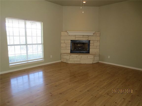 4th image of 652 Newport Dr