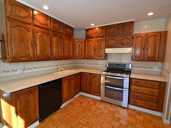 2nd image of 820 Ivydale Ave