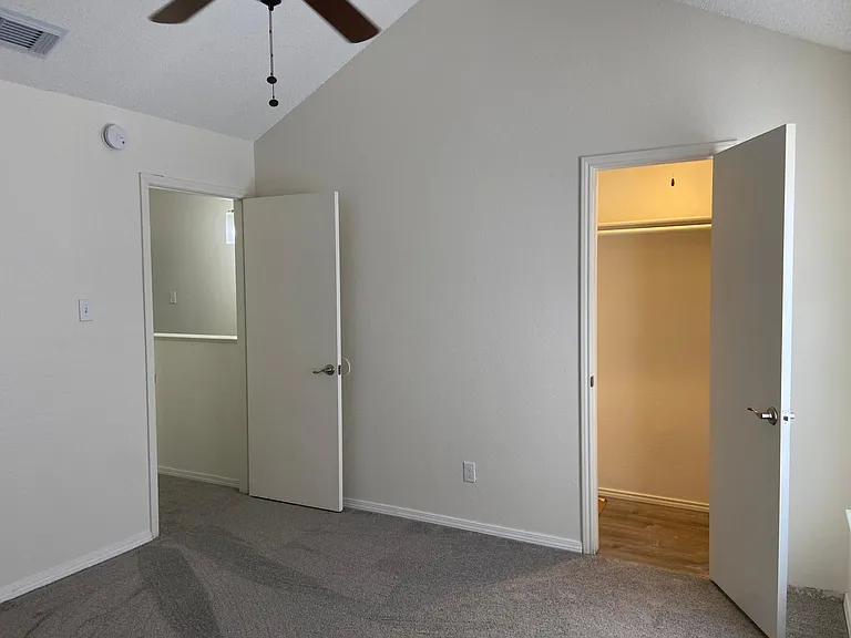 219 Meadow Ct #B — Photo 18