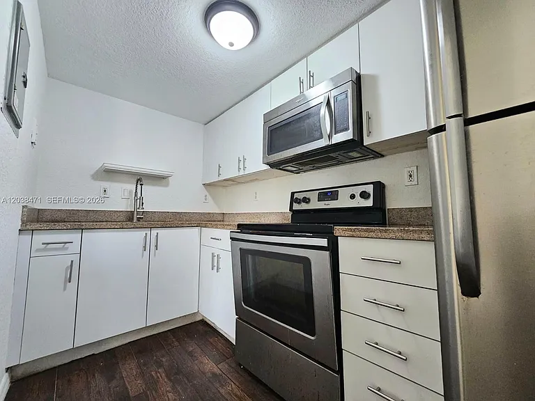 300 NW 84th Ter #300 — Photo 5