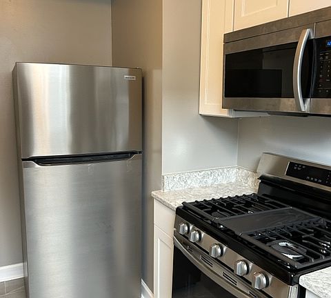 3rd image of 2037 N Kildare Ave Floor 2-2W
