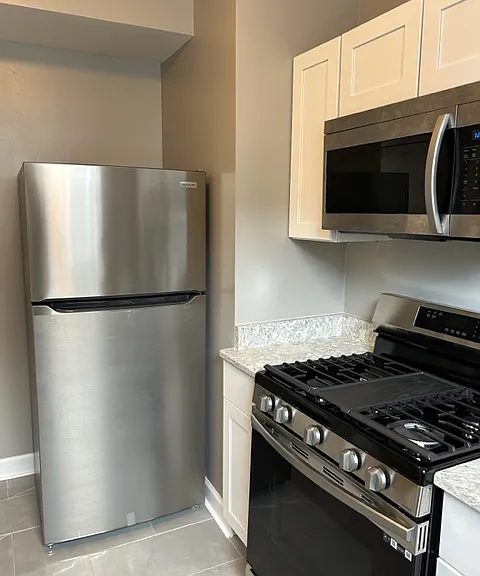 2037 N Kildare Ave #2-2W — Photo 3