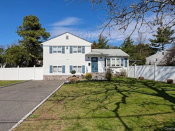 1084 Hicksville Road, Massapequa Park, NY 11758