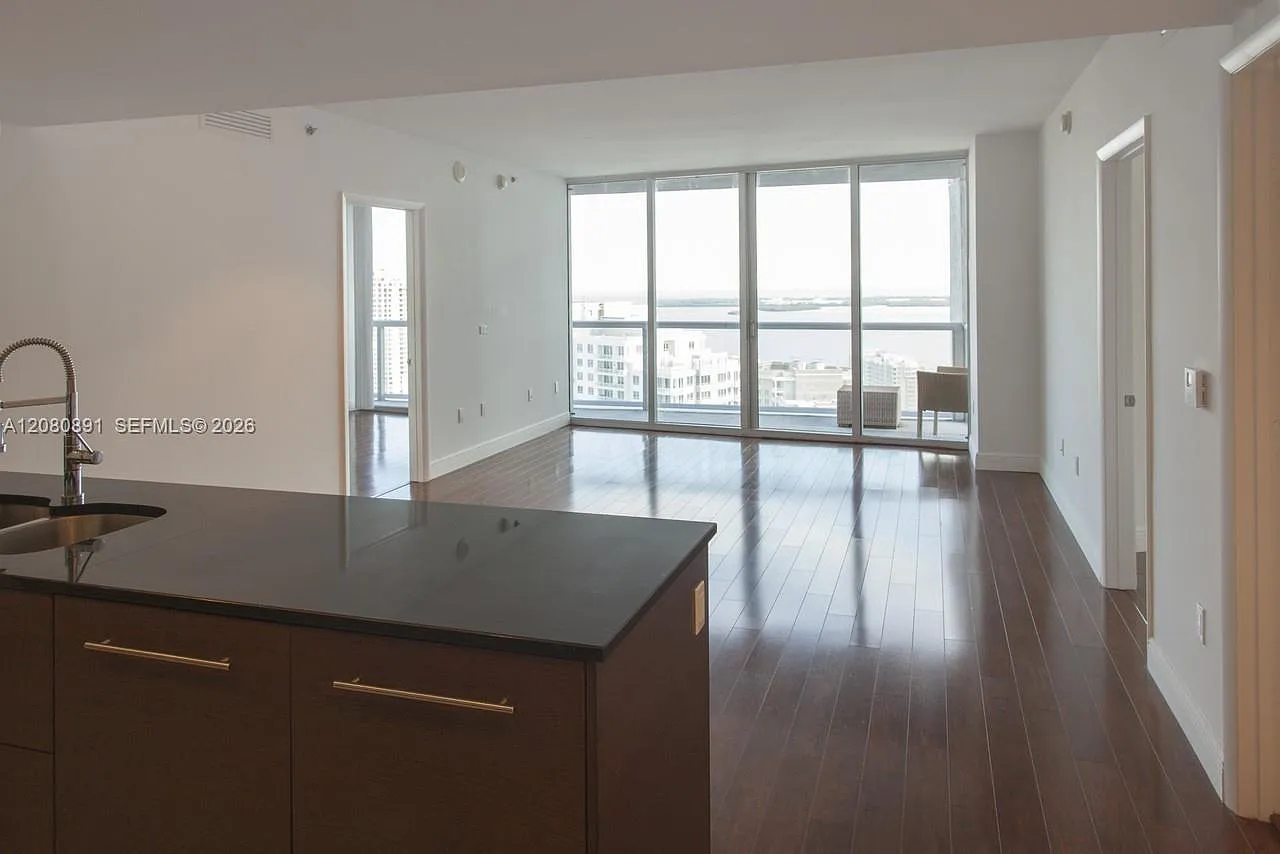 Iconbrickell Condo No 1 — Photo 3