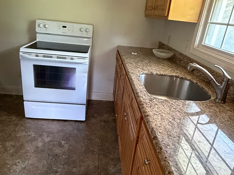 205 Glamorgan St #205 — Photo 3