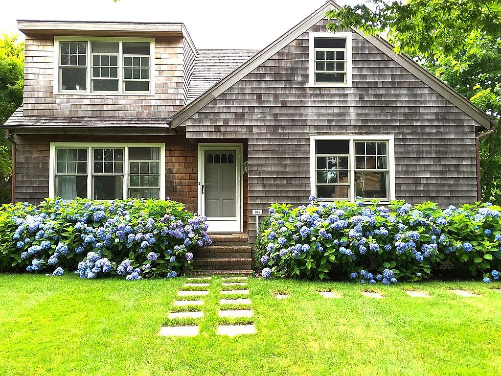 105 Corrigan St, Southampton, NY 11968 Zillow