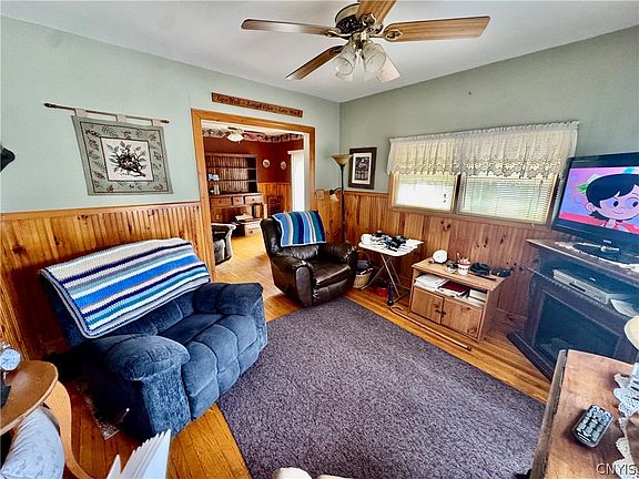 2nd image of 4 North St