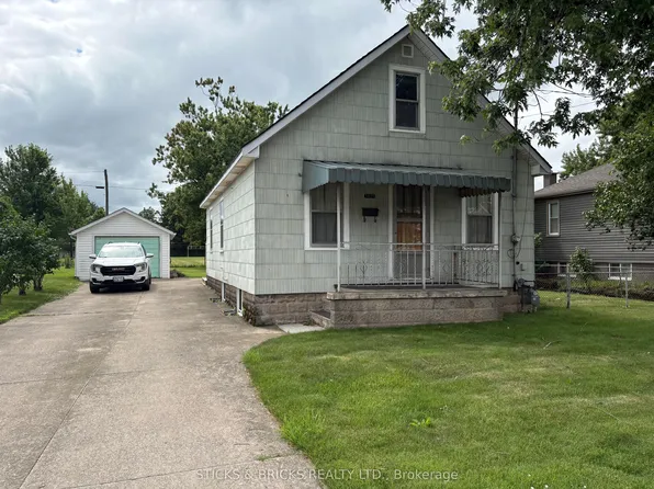 3826 Welland St, Niagara Falls, ON L2G 6J4