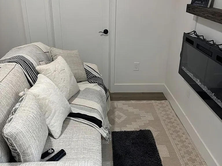 3413 Delphinium Way — Photo 4