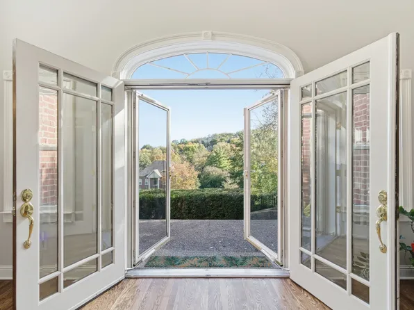 9404 Smithson Ln, Brentwood, TN 37027