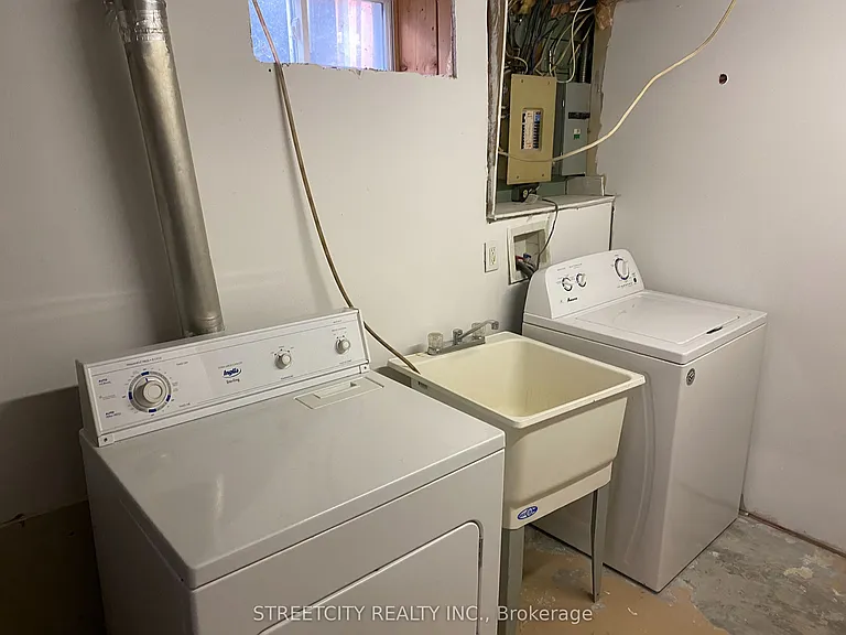 238 Burnside Dr — Photo 16