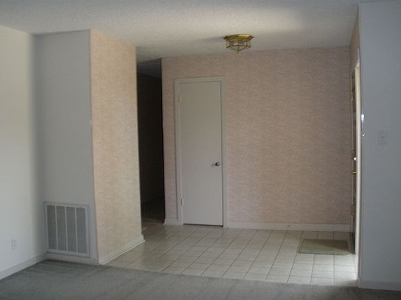 4th image of 3425 Durwood Dr