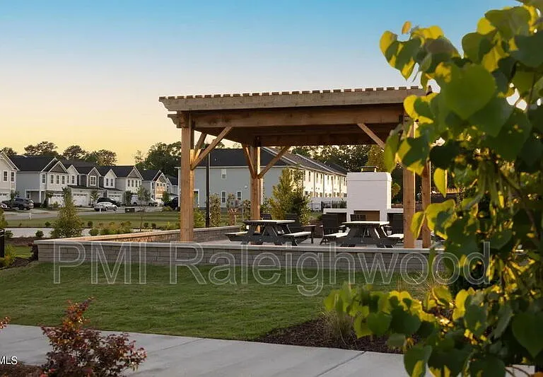 136 Kobus Ct — Photo 29