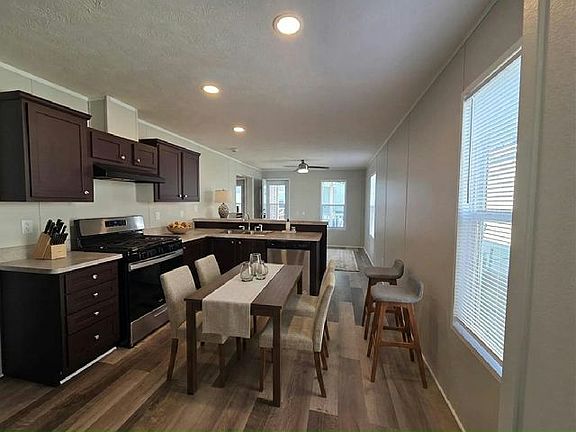 2nd image of 225 Cardinal Ln #225