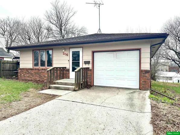 206 Thomas St, Oakland, NE 68045