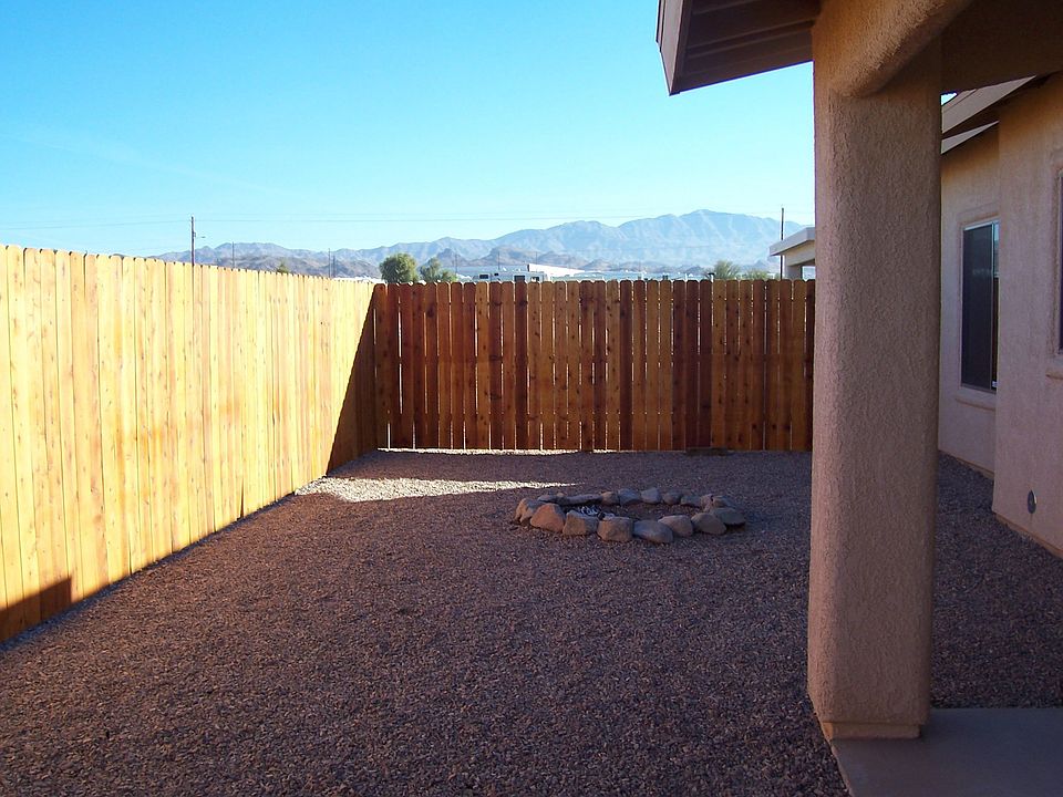 fenced rear yard