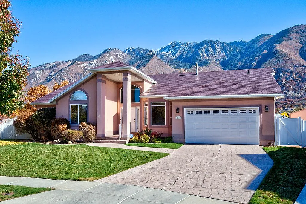 6 bed, 4972 sqft, $3,500 — Photo 1