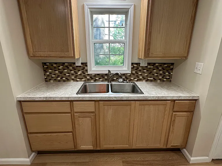 1184 Niagara Ave — Photo 7