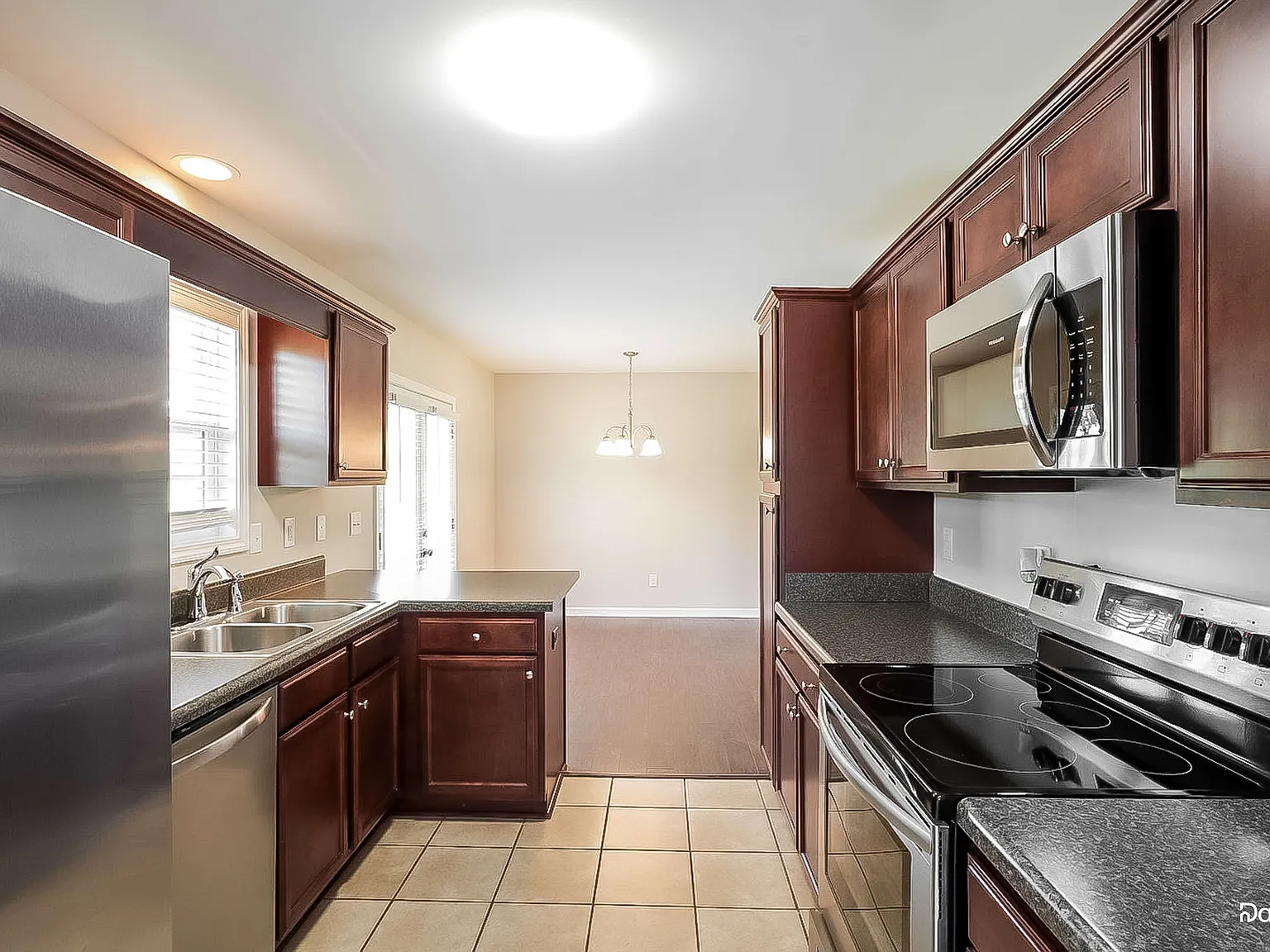 3 bed, 2.0 bath, 1372 sqft, $1,690 — Photo 3