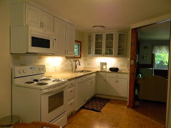 5th image of 141 Harvey St