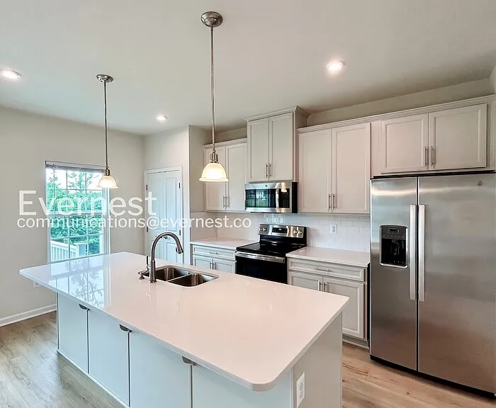 8808 Stevenson Ln — Photo 4