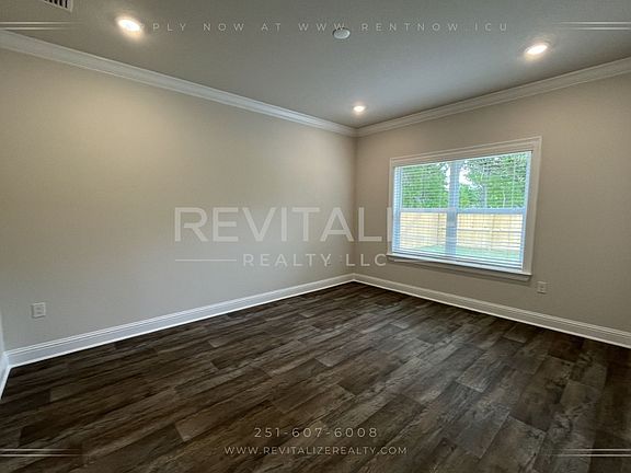 3rd image of 14836 Dayton Cir