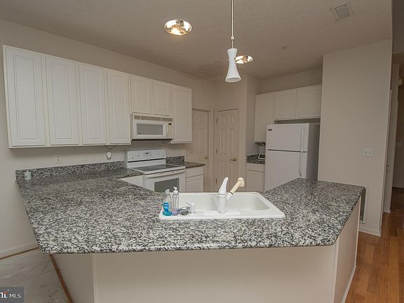 4th image of 8935 Executive Club Dr