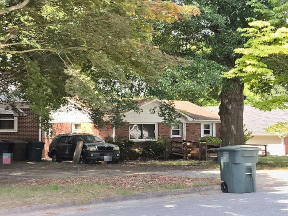 2nd image of 2110 Hunter St