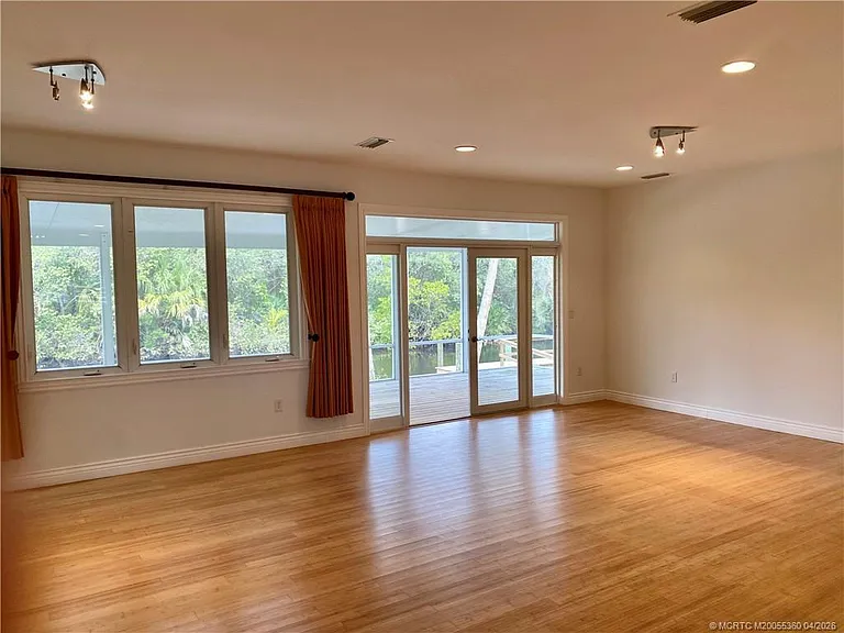 625 SW Salerno Rd — Photo 7