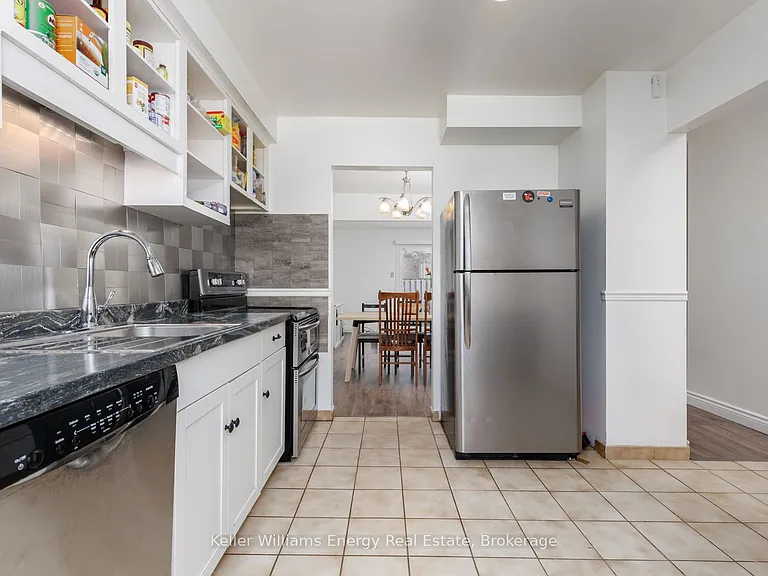 660 Grey St #B — Photo 8