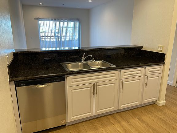 5th image of 1301 N Hollywood Way #1B-1Ba-602Sqft