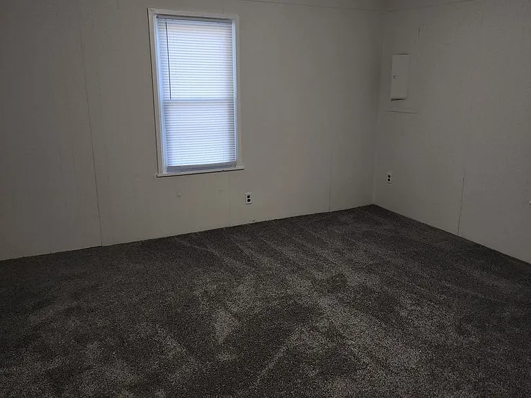 454 Rock Hill Rd — Photo 5