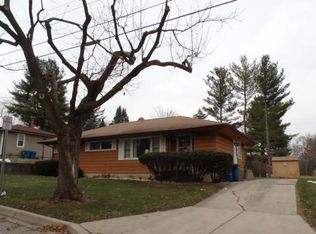 64 Edwards St, Dundee, IL 60118