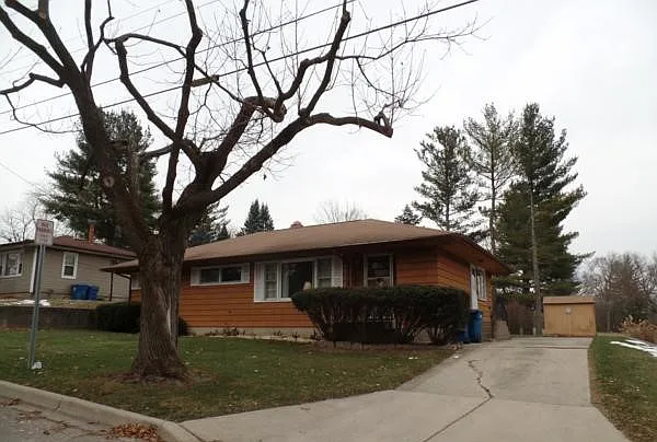 64 Edwards St photo 1