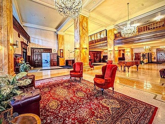 4th image of 140 Chestnut St APT 604