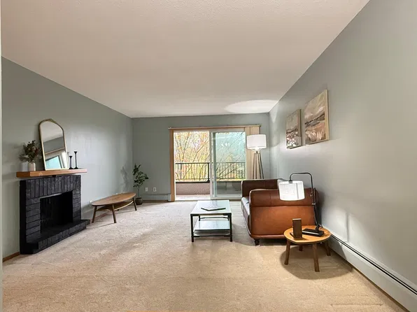 2200 Midland Grove Rd APT 305, Roseville, MN 55113