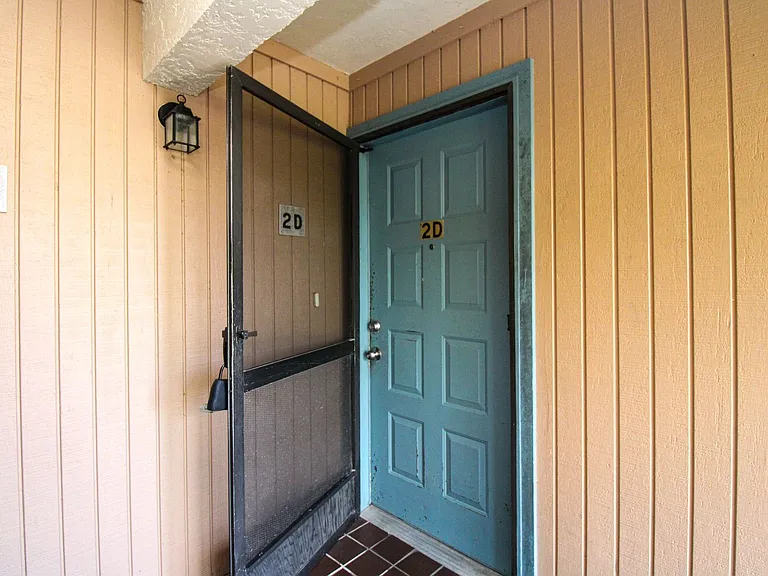 4300 Gulfstream Dr #2D — Photo 2