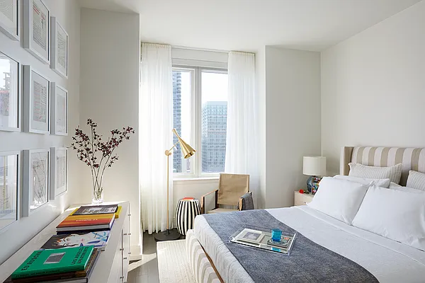 Rented by Extell Marketing Group LLC | media 34