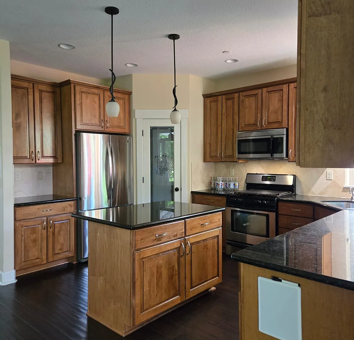 4 bed, 2008 sqft, $3,500 — Photo 3