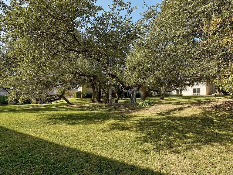 5332 Balcones Dr #B — Photo 17