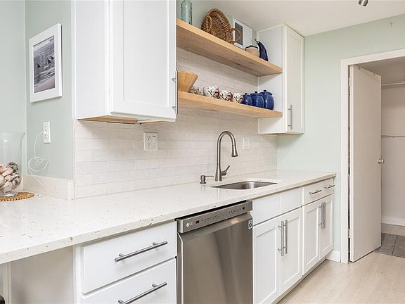 3rd image of 10355 Paradise Blvd APT 412