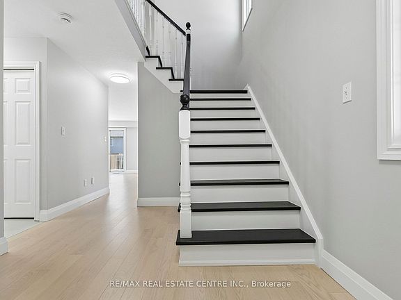 5th image of 125 Flaherty Dr