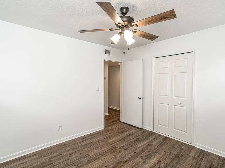 6910 Stablelake Ct — Photo 28
