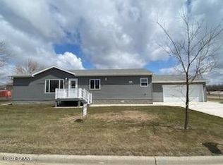 1102 Gretchen Ln, Crookston, MN 56716