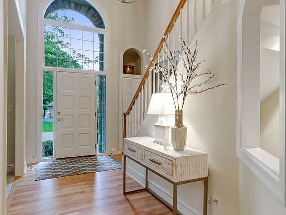 3rd image of 11086 Holland Cir