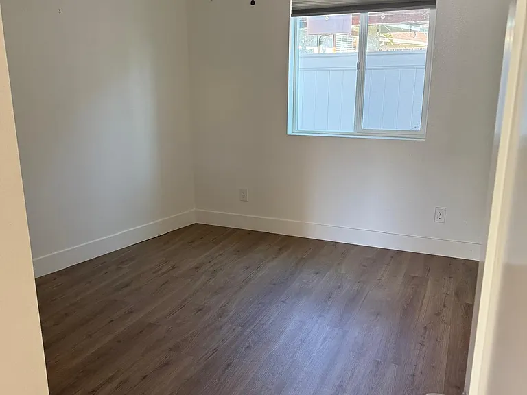 1762B Los Feliz Dr #B — Photo 14