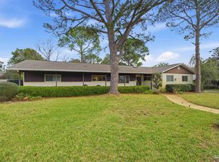 204 Silverthorn Rd, Gulf Breeze, FL 32561