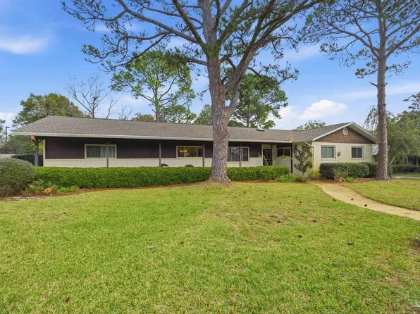 204 Silverthorn Rd, Gulf Breeze, FL 32561