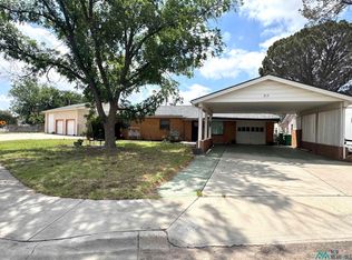 213 E Berry Dr, Hobbs, NM 88240